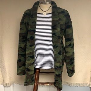 NWT {AEO} Sherpa Camo Cardigan